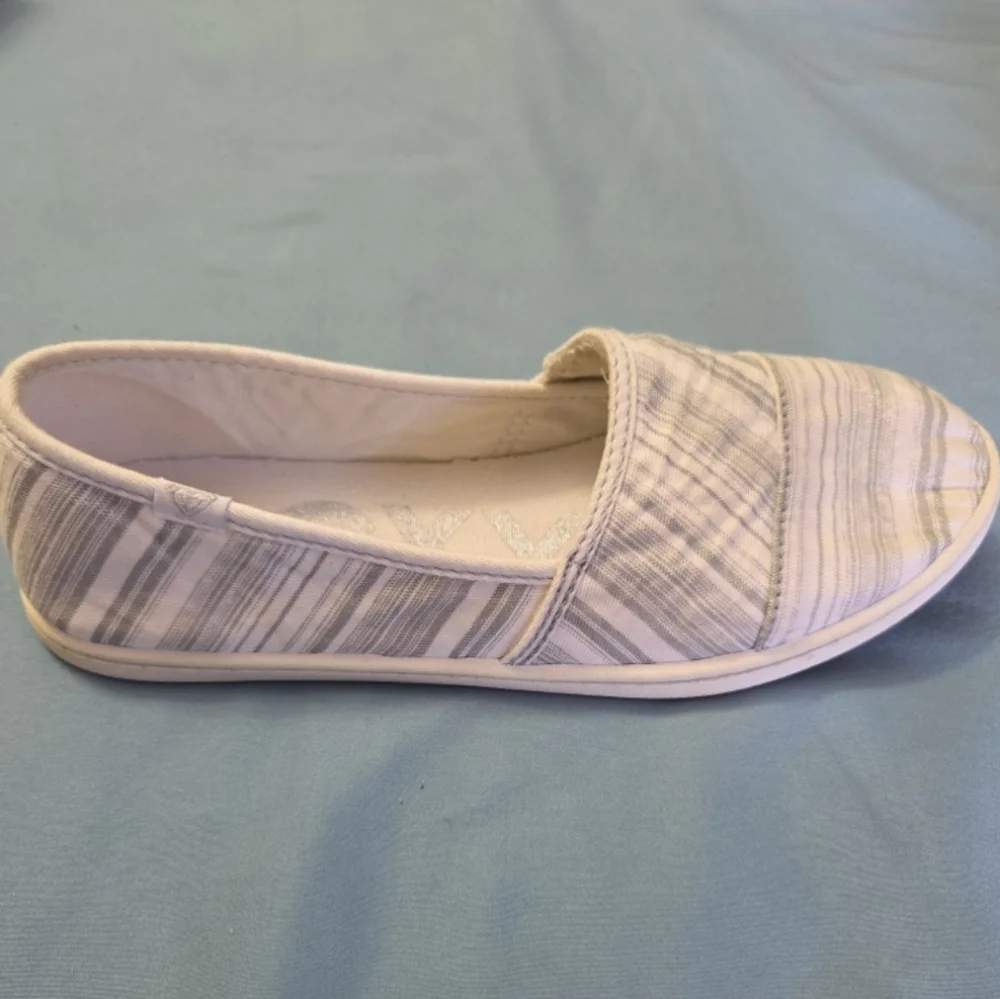 Roxy Women's Casual Striped Flats - Cream and Gray - Picture 3 of 5